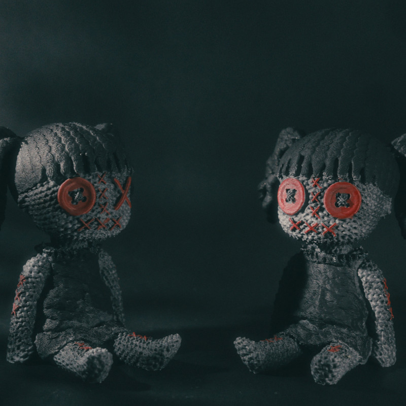 İkiz Vudu Bebekleri - El Yapımı 3D Baskı Koleksiyon Parçası İkiz Vudu Bebekleri - El Yapımı 3D Baskı Koleksiyon Parçası