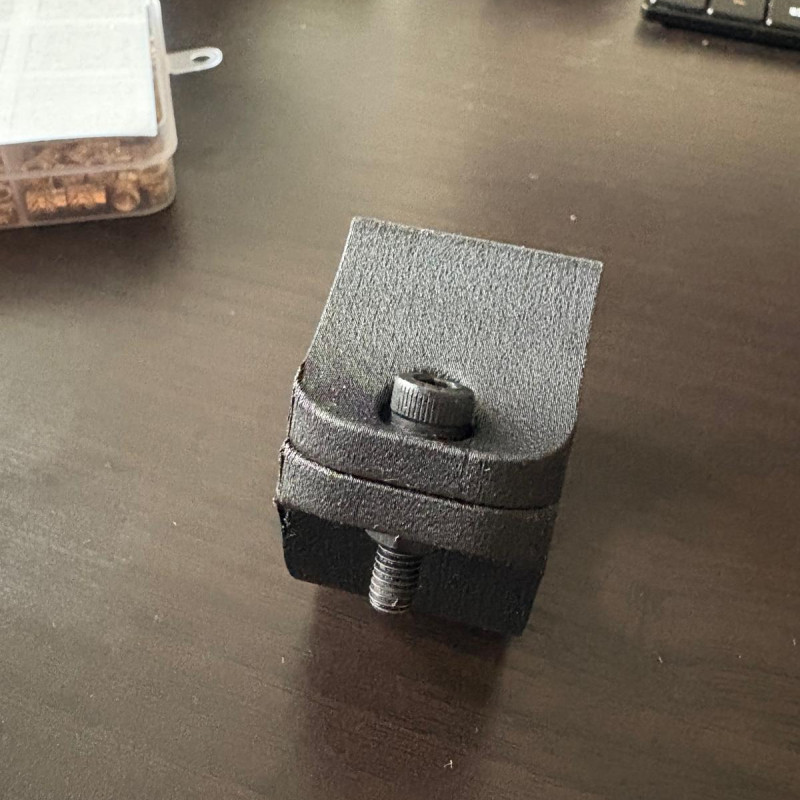 FlashMount Bisiklet Feneri Tutucu - Dayanıklı 3D Baskı Aksesuar