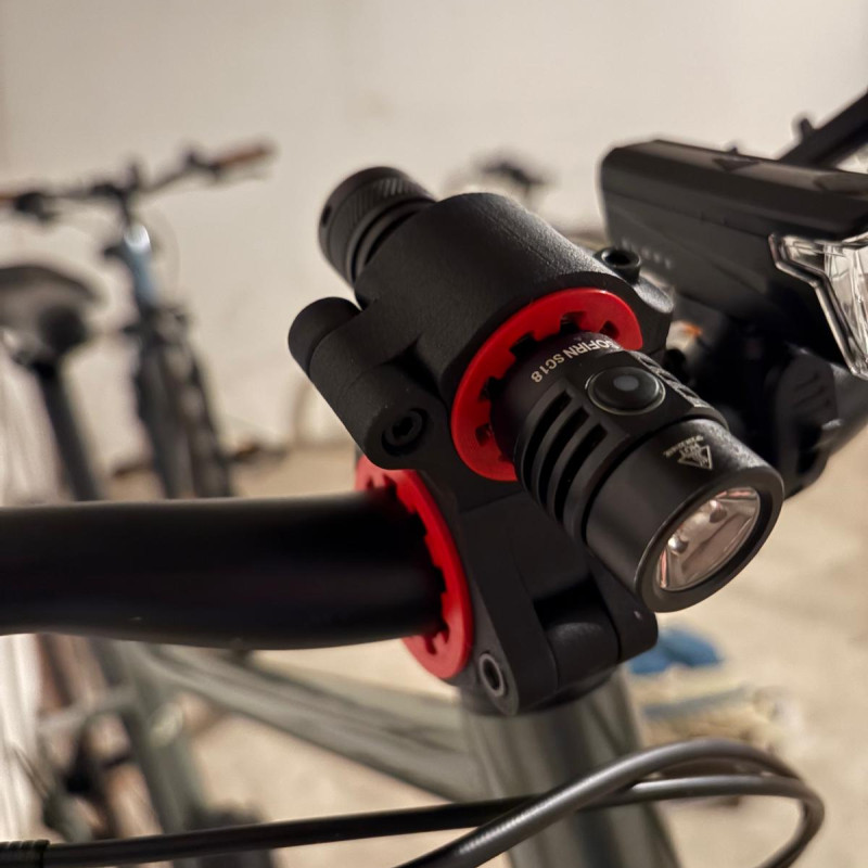 FlashMount Bisiklet Feneri Tutucu - Dayanıklı 3D Baskı Aksesuar