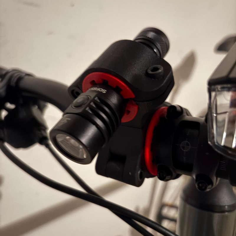 FlashMount Bisiklet Feneri Tutucu - Dayanıklı 3D Baskı Aksesuar