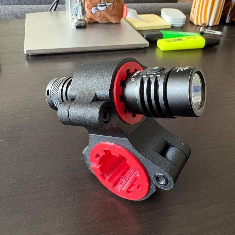 FlashMount Bisiklet Feneri Tutucu - Dayanıklı 3D Baskı Aksesuar