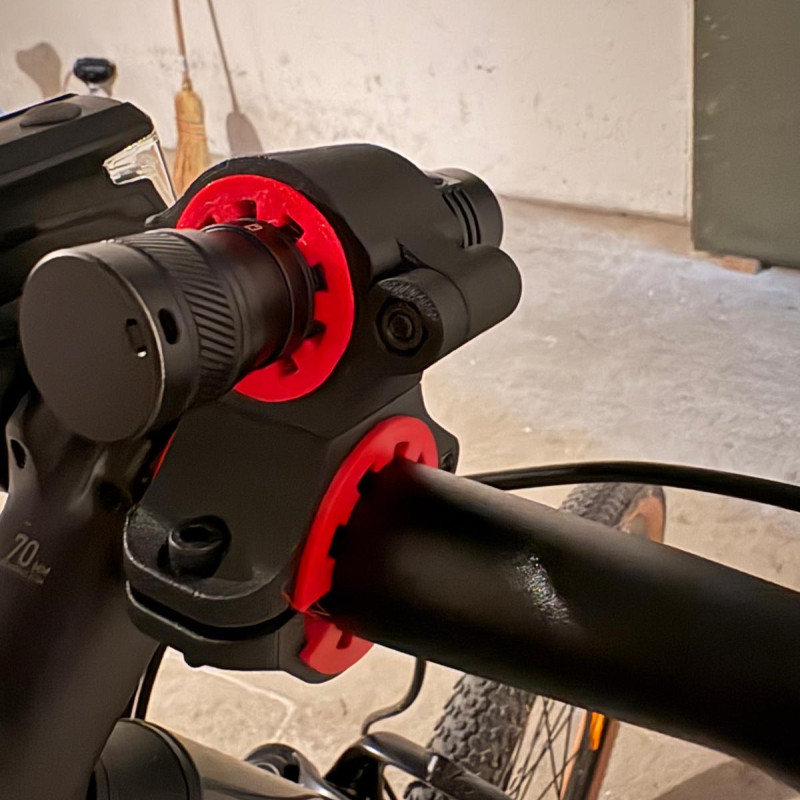 FlashMount Bisiklet Feneri Tutucu - Dayanıklı 3D Baskı Aksesuar