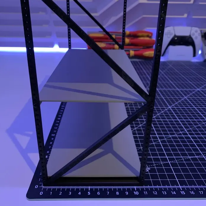 Minimalist Endüstriyel Masa Rafı - 3D Baskılı Ofis Organizasyon