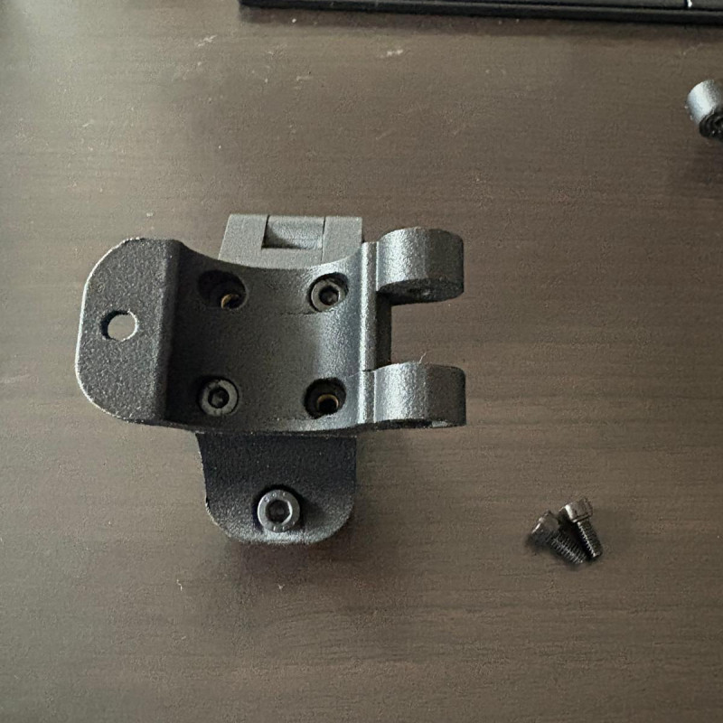 FlashMount Bisiklet Feneri Tutucu - Dayanıklı 3D Baskı Aksesuar