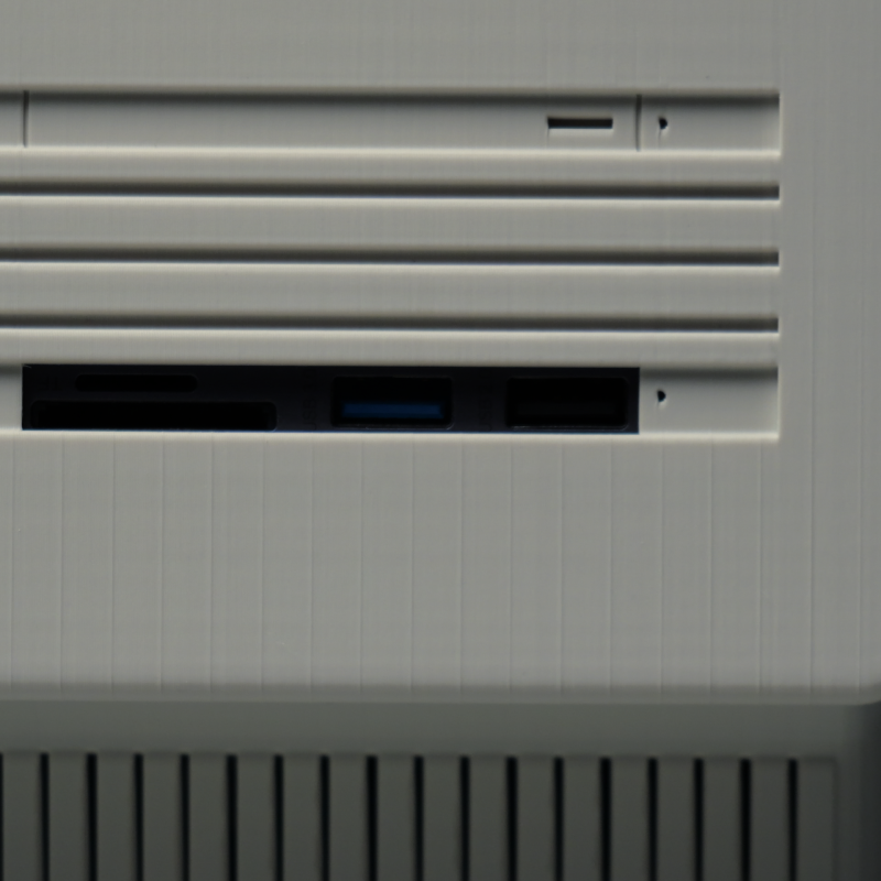 Macintosh Tarzı 11 Baylık NAS Kasa - 3D Baskılı Depolama Çözümü