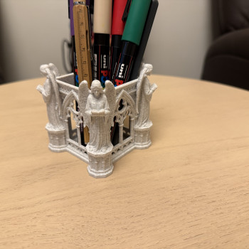 Gotik Katedral Melekli Kalemlik - 3D Baskı Ofis Aksesuarı Gotik Katedral Melekli Kalemlik - 3D Baskı Ofis Aksesuarı