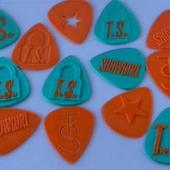 Taylor Swift Showgirl Gitar Penası - Özel 3D Baskı Koleksiyon