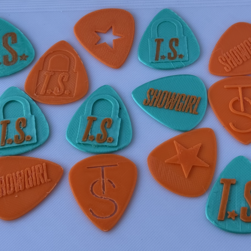 Taylor Swift Showgirl Gitar Penası - Özel 3D Baskı Koleksiyon