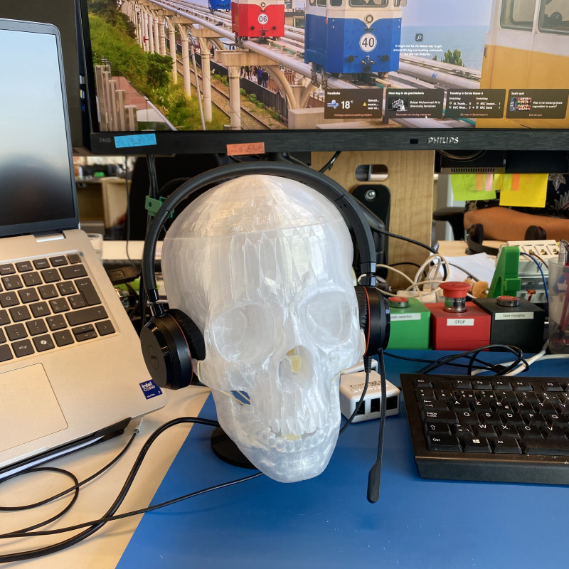 Çok Amaçlı Kafatası Feneri - Şeker Dispanseri - Kulaklık Standı