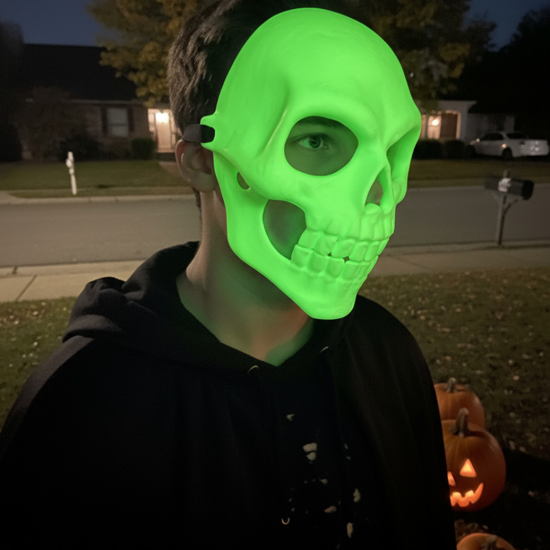 Parlayan Kafatası Maskesi - Işıkta Parlayan Cadılar Bayramı Aksesuarı