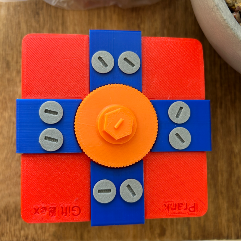 Şaka Kutusu: 32 Vidalı Zorlu Hediye Kutusu - 3D Baskı