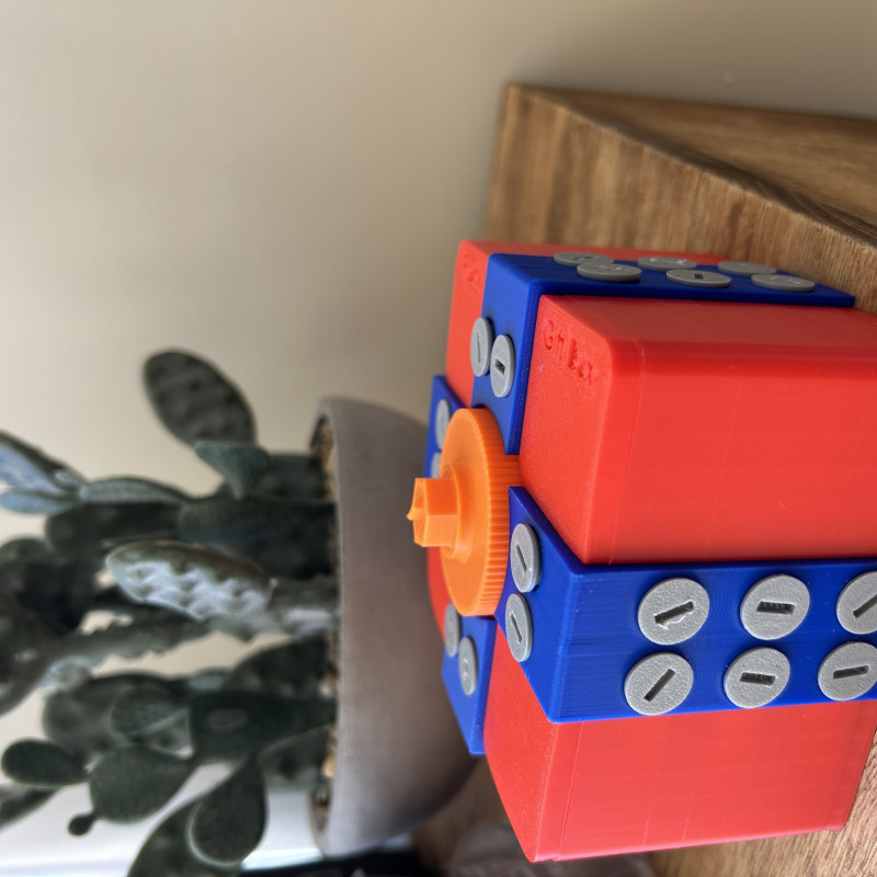 Şaka Kutusu: 32 Vidalı Zorlu Hediye Kutusu - 3D Baskı