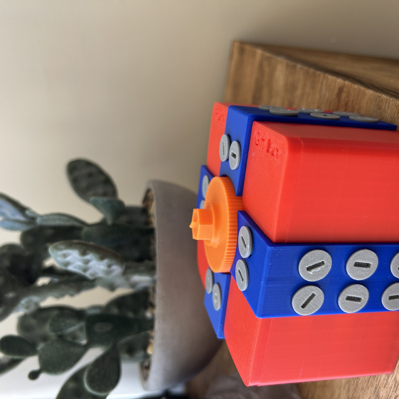 Şaka Kutusu: 32 Vidalı Zorlu Hediye Kutusu - 3D Baskı