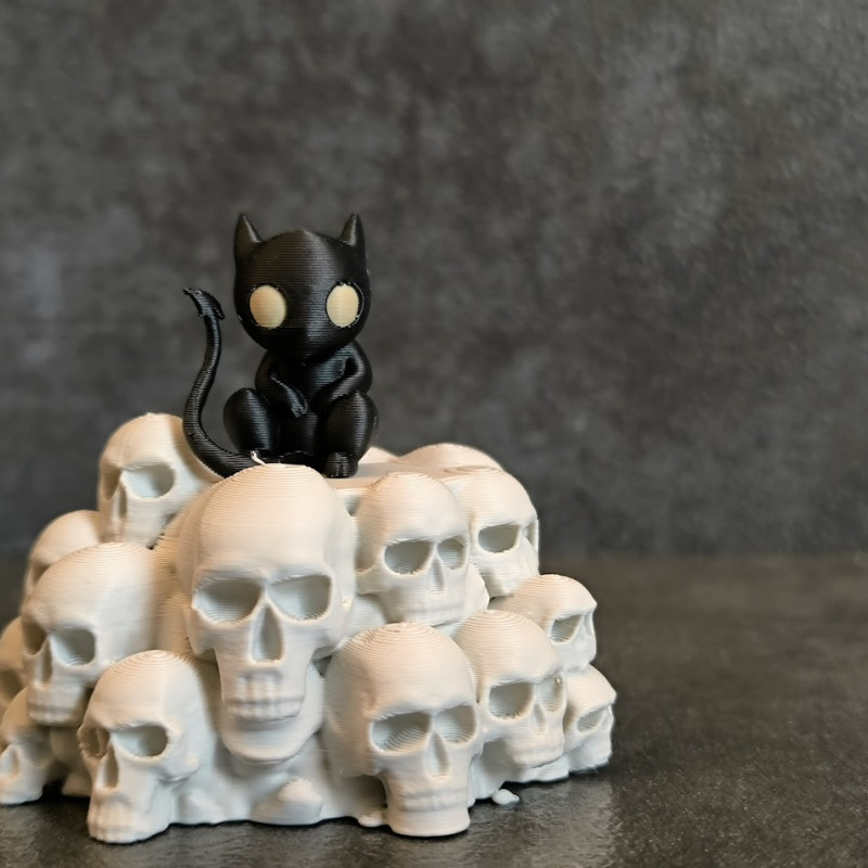 Kafataslı Sunakta Şeytancık 3D Baskı Mini Figür - Dekor ve Koleksiyon