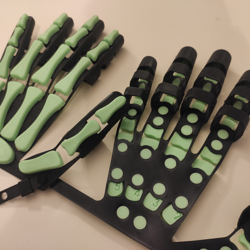 Parlayan İskelet Eldiveni - 3D Baskılı Cosplay Aksesuarı Parlayan İskelet Eldiveni - 3D Baskılı Cosplay Aksesuarı