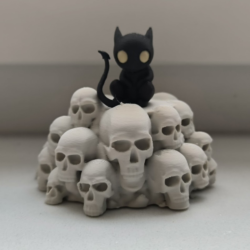 Kafataslı Sunakta Şeytancık 3D Baskı Mini Figür - Dekor ve Koleksiyon