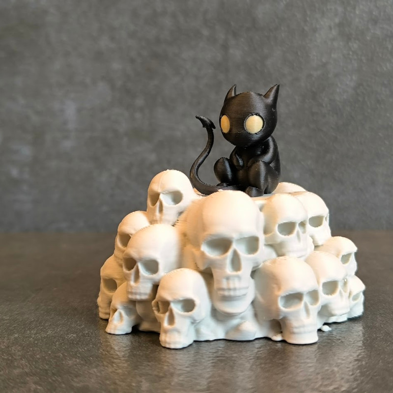 Kafataslı Sunakta Şeytancık 3D Baskı Mini Figür - Dekor ve Koleksiyon