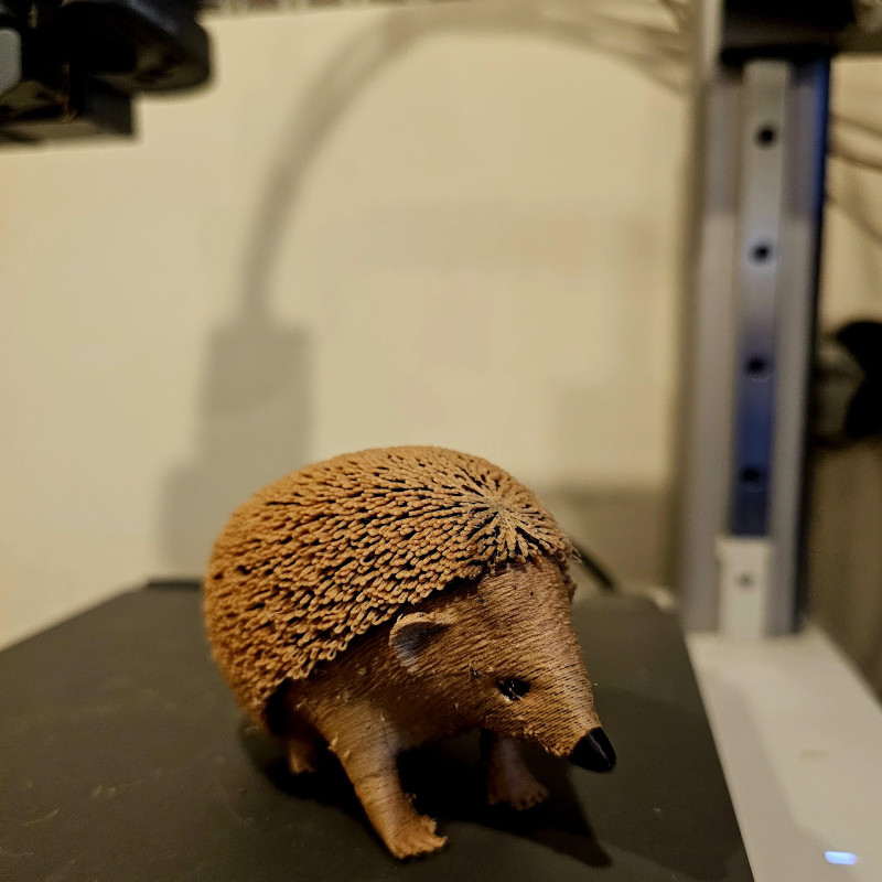 Şans Getiren Kirpi 3D Baskı Mini Figür - Siyah PLA ve Ceviz Ağacı PLA