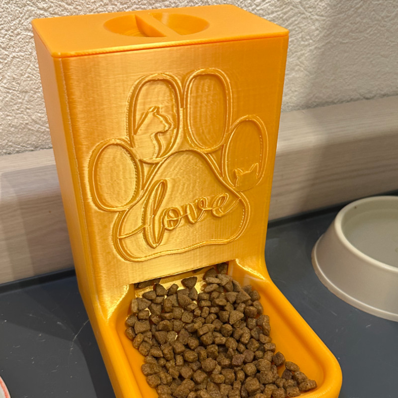 Otomatik Kedi Maması Dispanseri - 3D Baskı Evcil Hayvan Ürünü