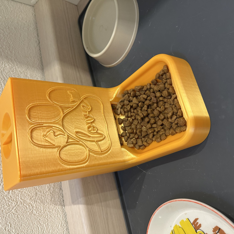 Otomatik Kedi Maması Dispanseri - 3D Baskı Evcil Hayvan Ürünü