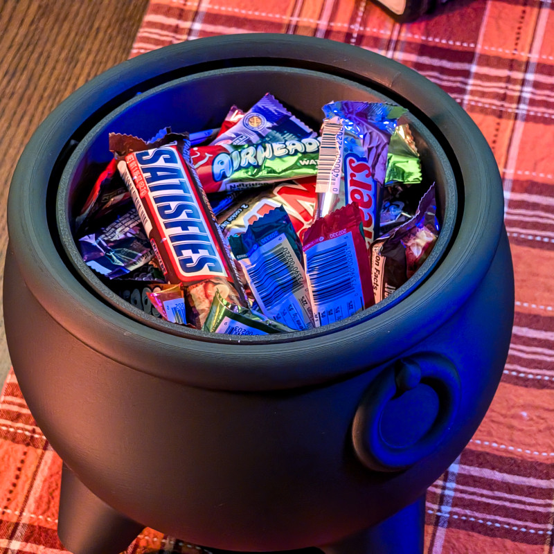 Isıran Cadı Kazanı - Etkileşimli 3D Baskı Şeker Kasesi Isıran Cadı Kazanı - Etkileşimli 3D Baskı Şeker Kasesi