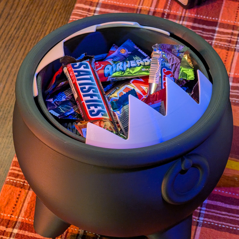 Isıran Cadı Kazanı - Etkileşimli 3D Baskı Şeker Kasesi Isıran Cadı Kazanı - Etkileşimli 3D Baskı Şeker Kasesi