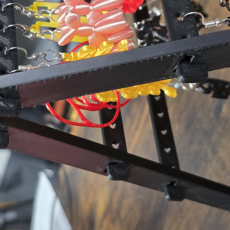 Küpe ve Takı Standı - Döner Çubuklu, Fiyat Etiketli 3D Baskı