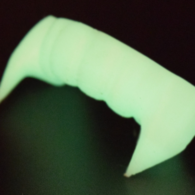 3D Baskı Parlayan Vampir Dişleri - Halloween Aksesuarı 3D Baskı Parlayan Vampir Dişleri - Halloween Aksesuarı