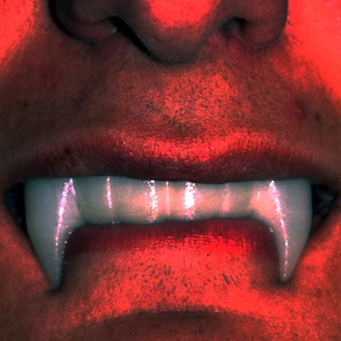 3D Baskı Parlayan Vampir Dişleri - Halloween Aksesuarı 3D Baskı Parlayan Vampir Dişleri - Halloween Aksesuarı