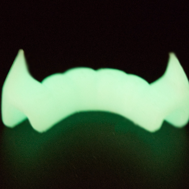 3D Baskı Parlayan Vampir Dişleri - Halloween Aksesuarı 3D Baskı Parlayan Vampir Dişleri - Halloween Aksesuarı