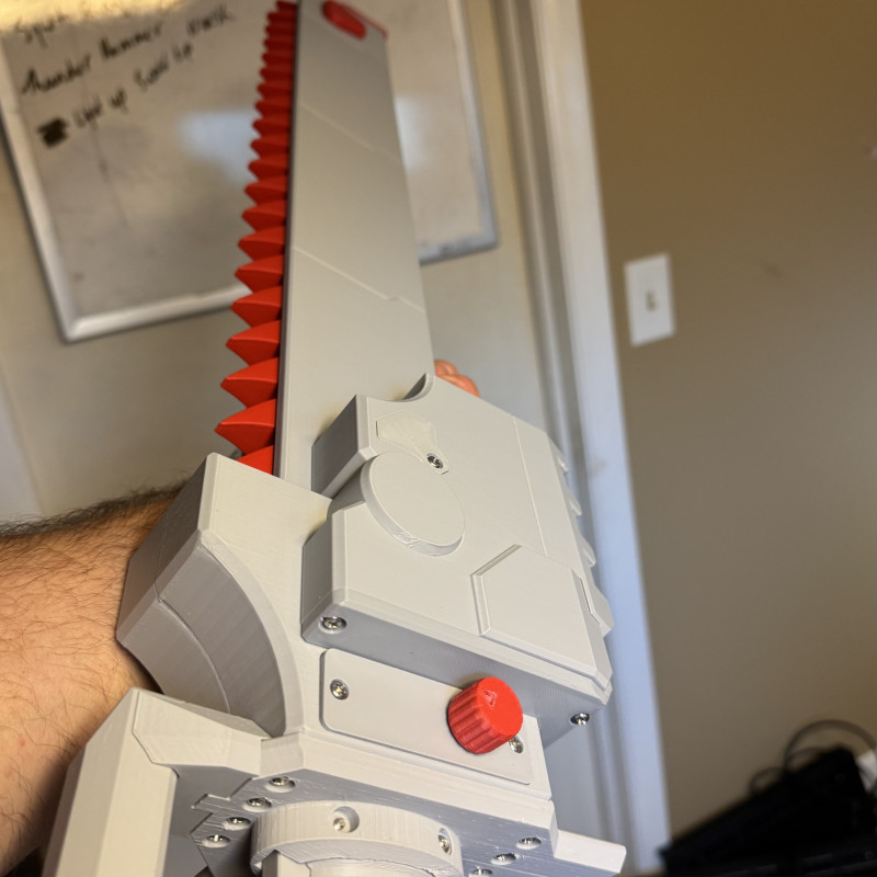 Motorlu Grimdark Zincir Kılıcı - 3D Baskılı Cosplay Aksesuarı