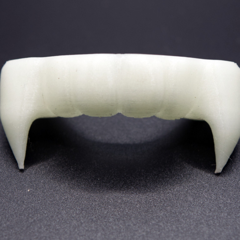 3D Baskı Parlayan Vampir Dişleri - Halloween Aksesuarı 3D Baskı Parlayan Vampir Dişleri - Halloween Aksesuarı