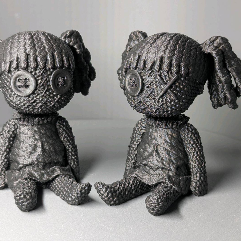 İkiz Vudu Bebekleri - El Yapımı 3D Baskı Koleksiyon Parçası İkiz Vudu Bebekleri - El Yapımı 3D Baskı Koleksiyon Parçası