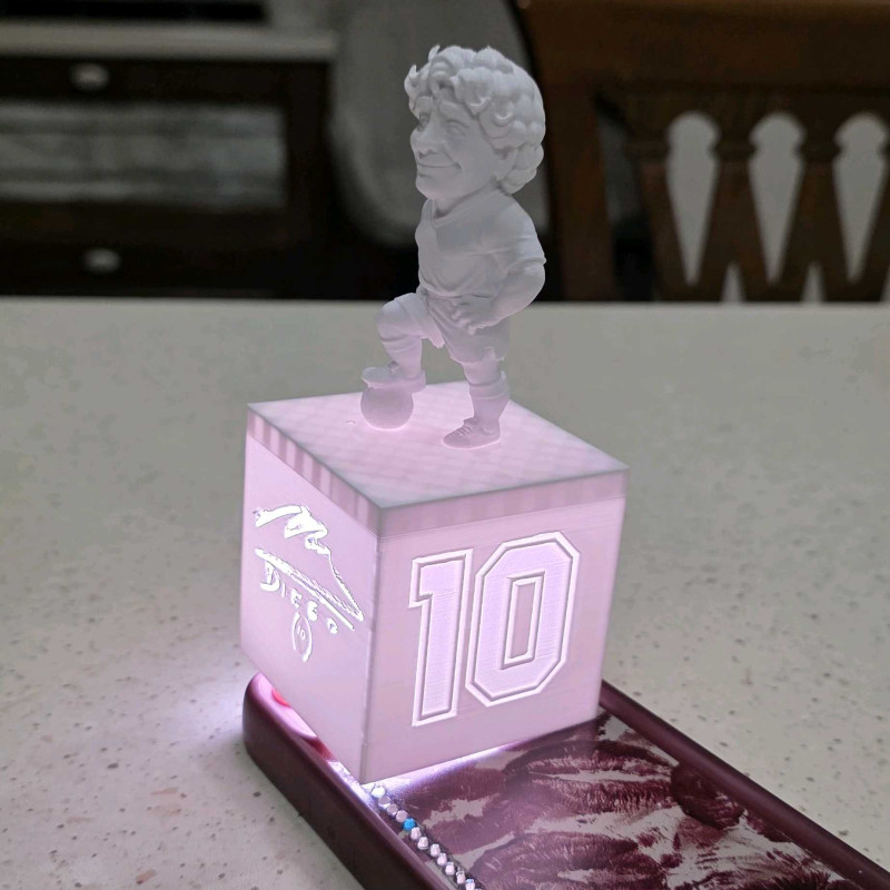 Maradona LED Aydınlatmalı 3D Baskı Heykel - Özel Tabanlı