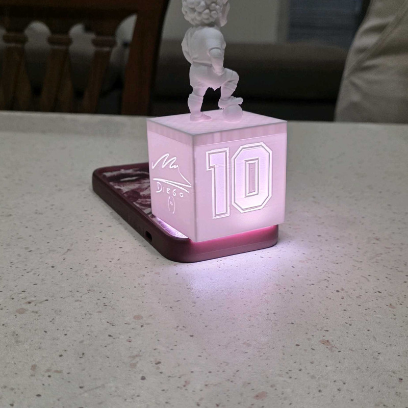 Maradona LED Aydınlatmalı 3D Baskı Heykel - Özel Tabanlı