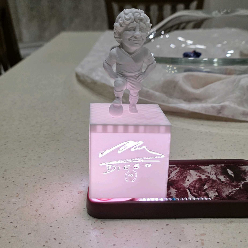 Maradona LED Aydınlatmalı 3D Baskı Heykel - Özel Tabanlı