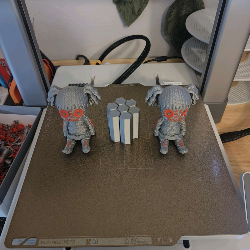 İkiz Vudu Bebekleri - El Yapımı 3D Baskı Koleksiyon Parçası İkiz Vudu Bebekleri - El Yapımı 3D Baskı Koleksiyon Parçası